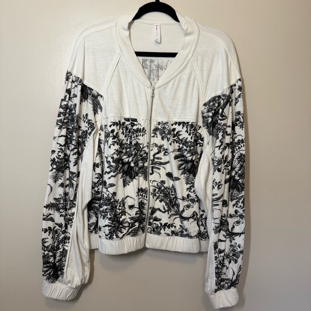 Daily Practice by Anthropologie Black & White Floral Zip-up Sweatshirt - Picture 3 of 11